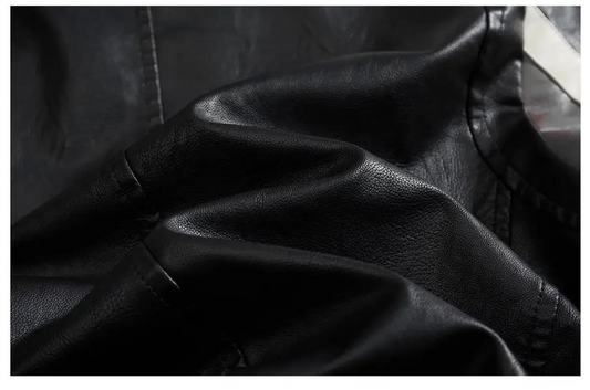 Szélálló PU bőrdzseki férfiaknak – motoros stílusú, logónyomott, tavaszi–őszi színes blokkmintás kabát